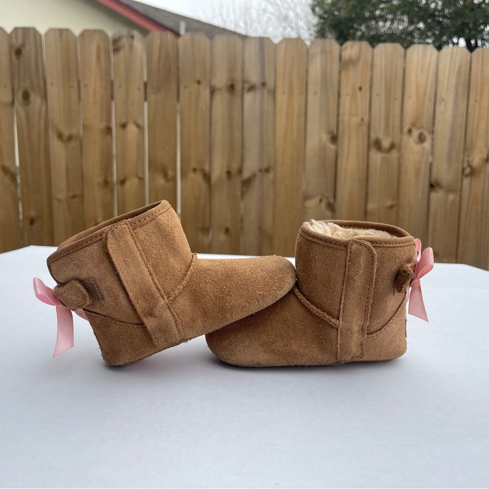 UGG Jesse Bow Children S Fuzzy Comfortable Brown Boot 1018452I Size 04/05 - Picture 6 of 8